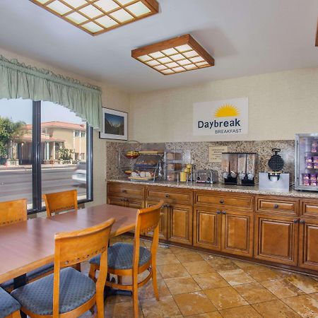 Days Inn By Wyndham Anaheim Near The Park Kültér fotó