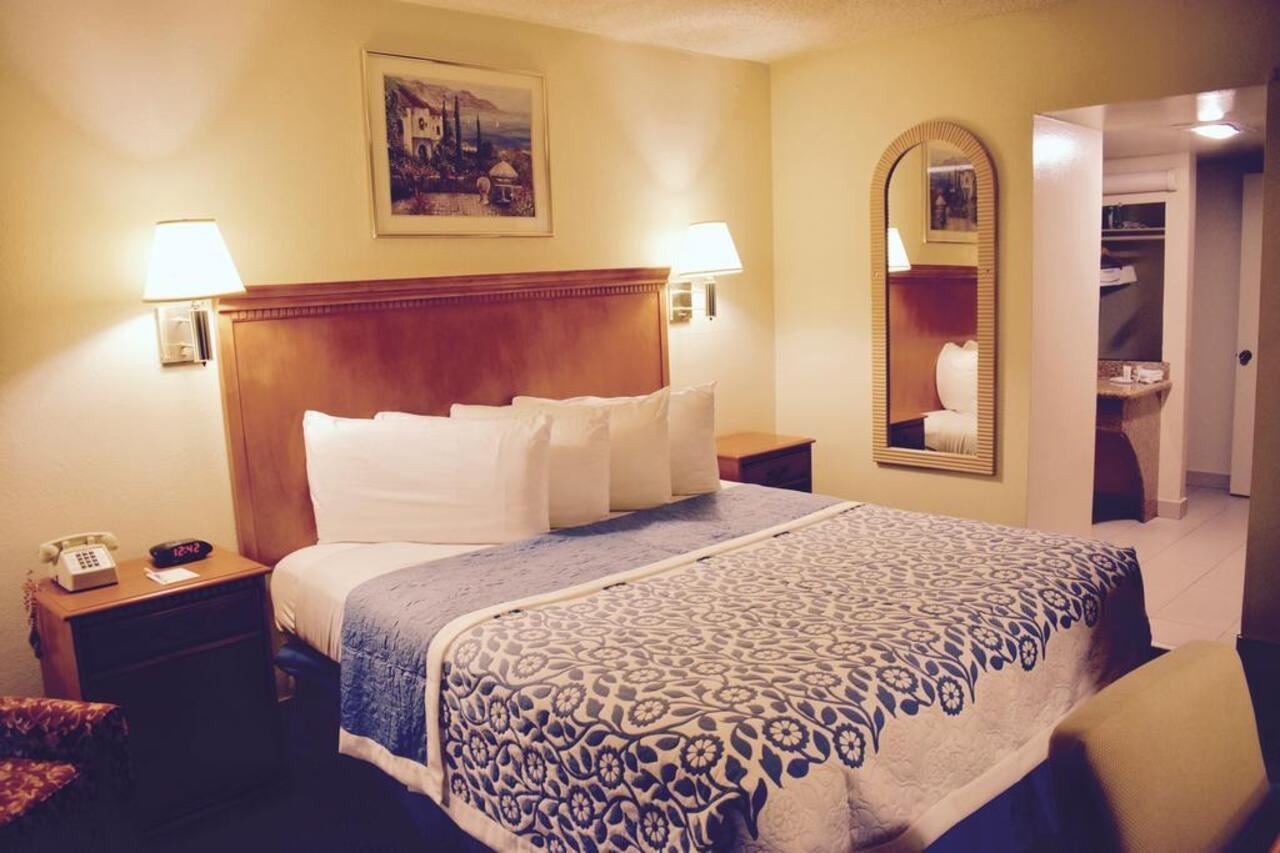 Days Inn By Wyndham Anaheim Near The Park Kültér fotó