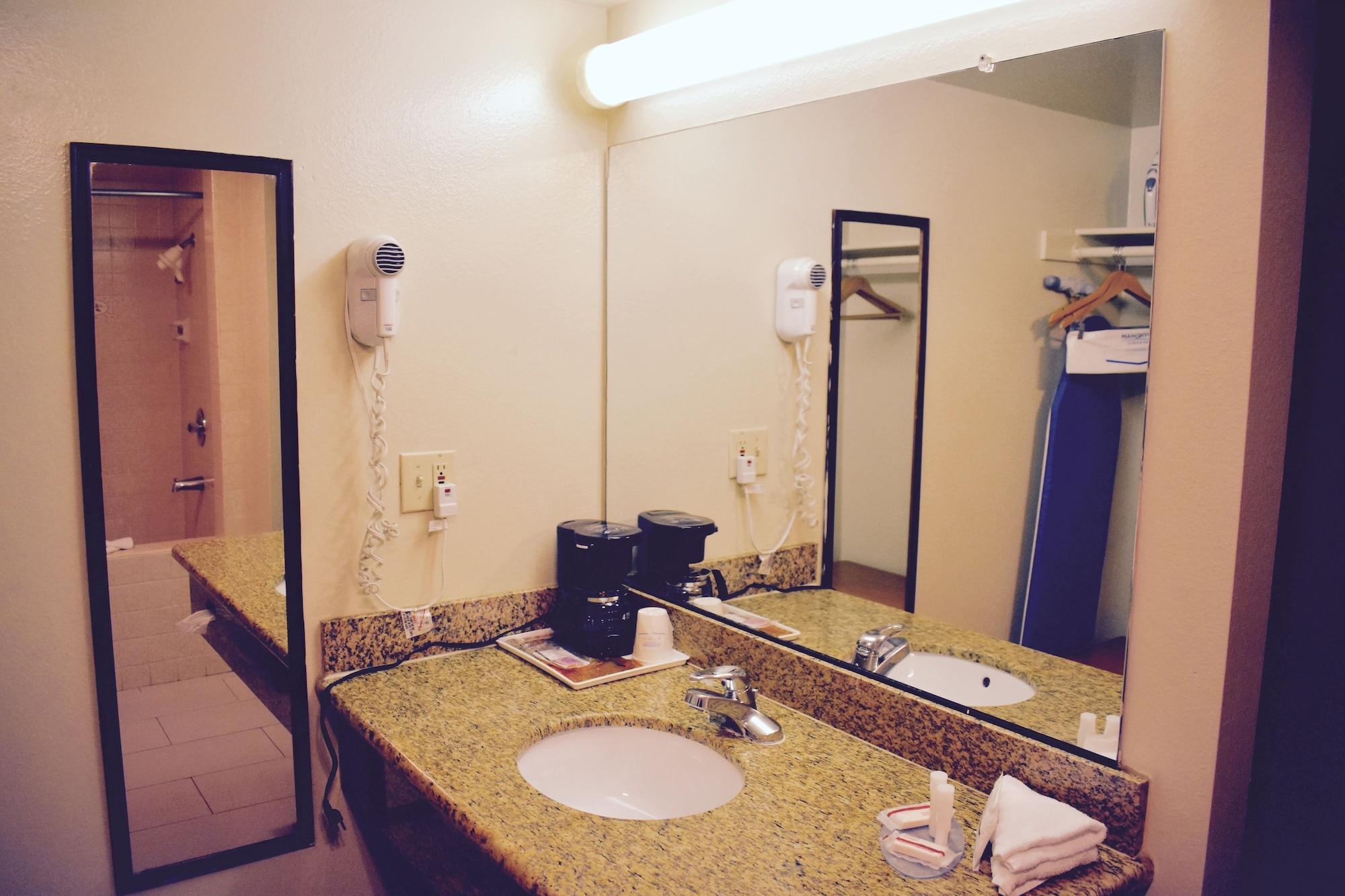Days Inn By Wyndham Anaheim Near The Park Kültér fotó