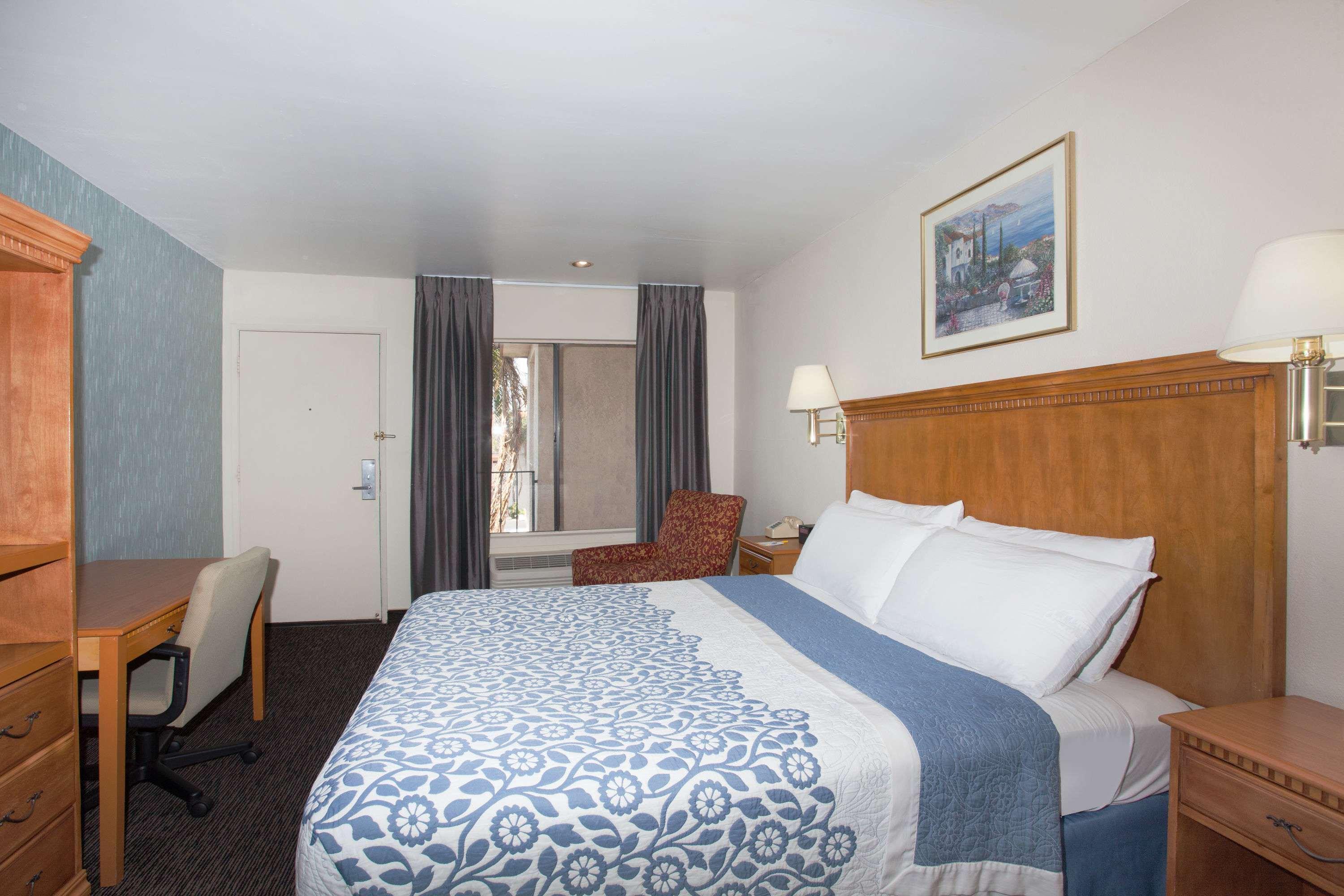Days Inn By Wyndham Anaheim Near The Park Kültér fotó
