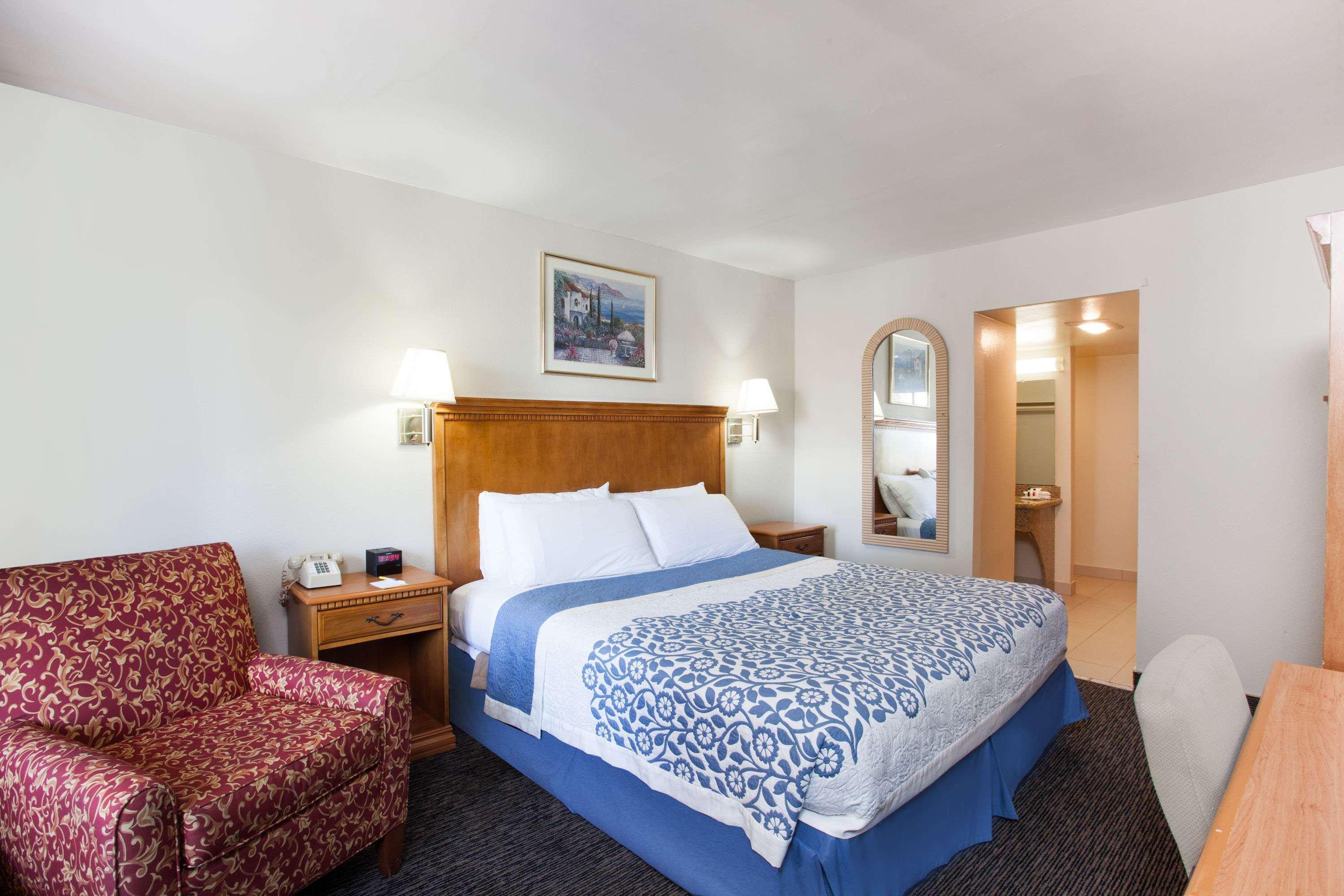 Days Inn By Wyndham Anaheim Near The Park Kültér fotó