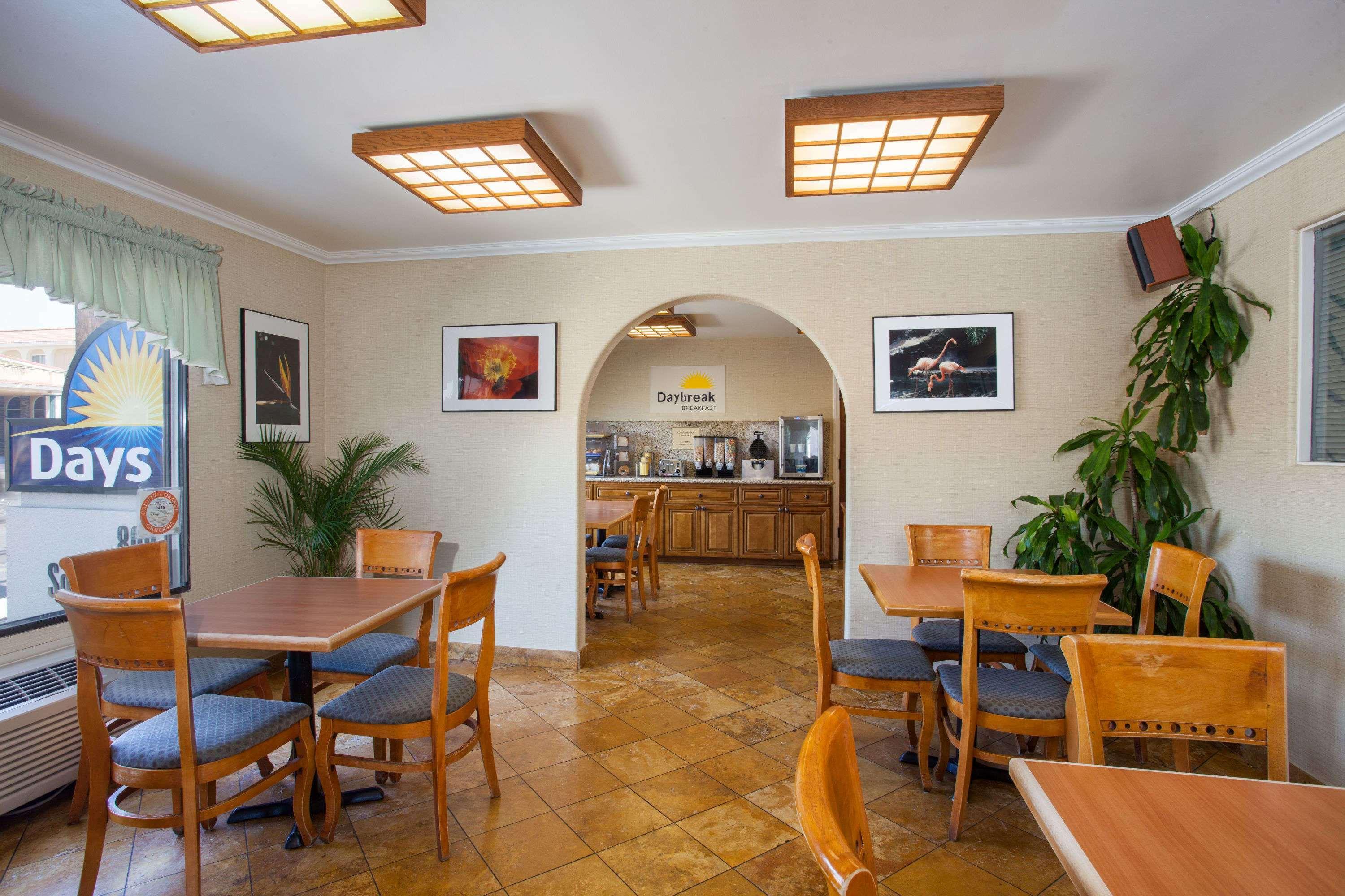 Days Inn By Wyndham Anaheim Near The Park Kültér fotó