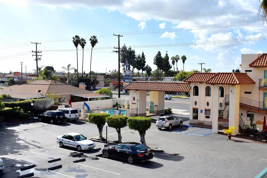 Days Inn By Wyndham Anaheim Near The Park Kültér fotó
