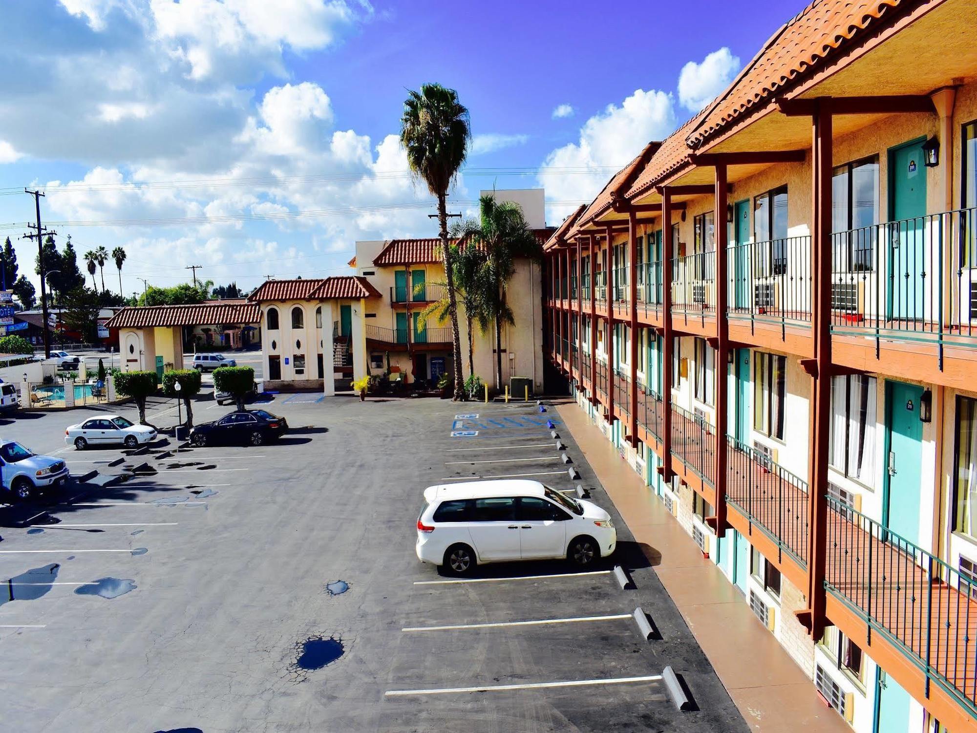 Days Inn By Wyndham Anaheim Near The Park Kültér fotó