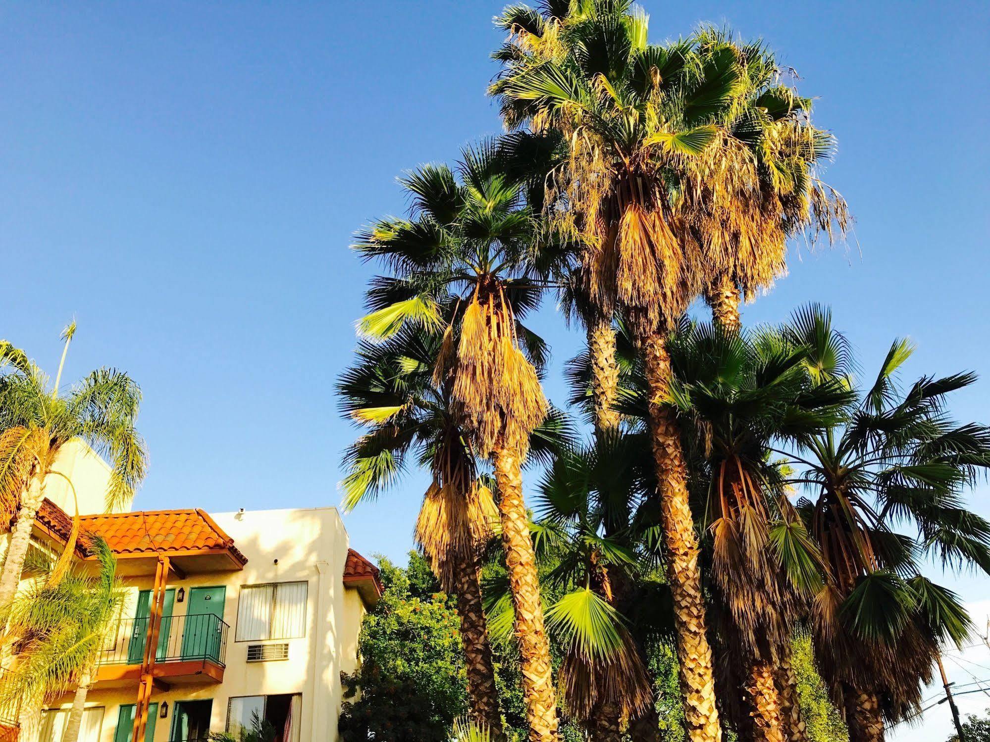 Days Inn By Wyndham Anaheim Near The Park Kültér fotó