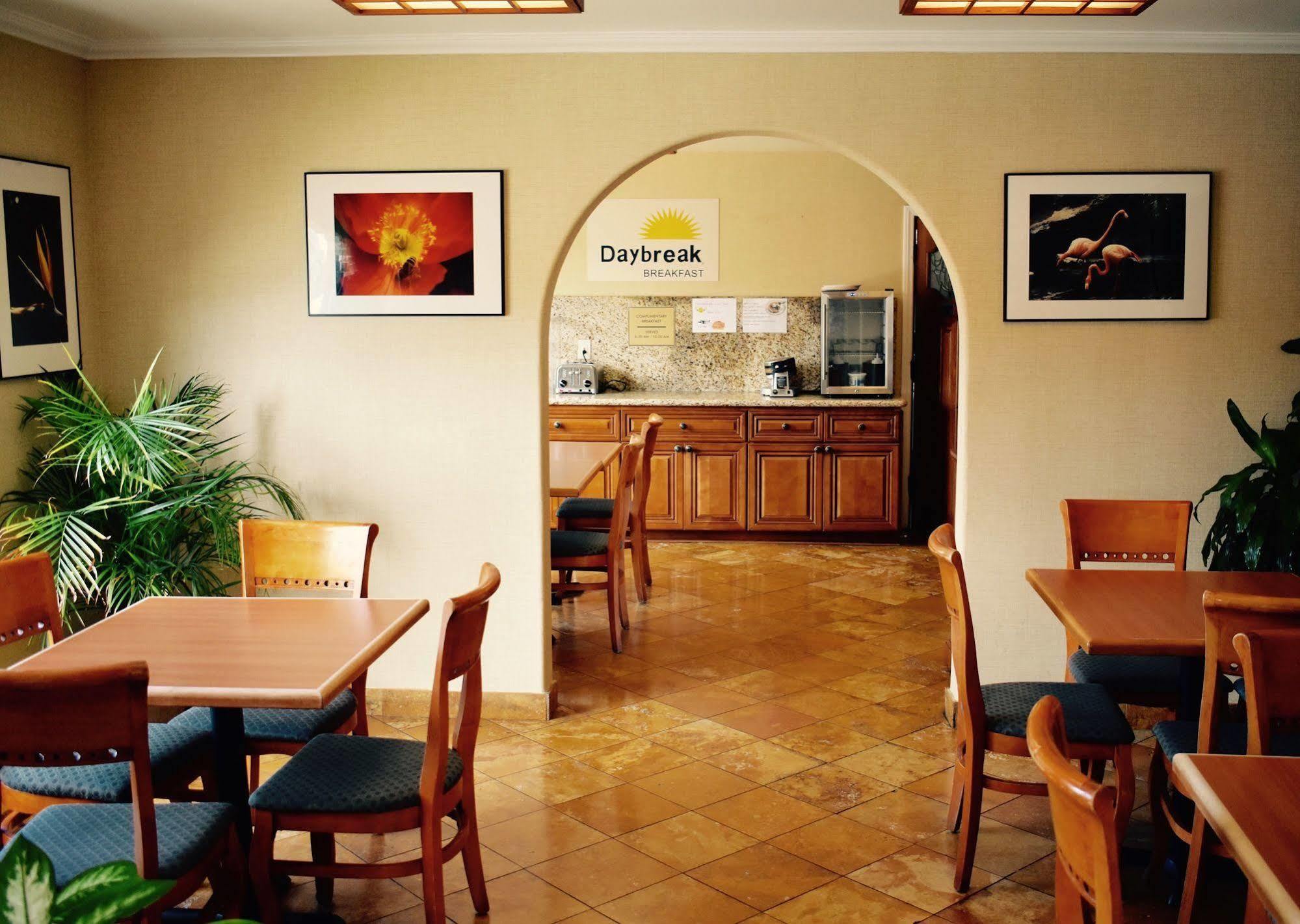Days Inn By Wyndham Anaheim Near The Park Kültér fotó